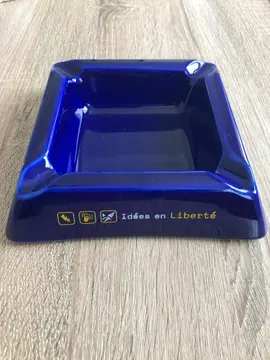 Cendrier bleu