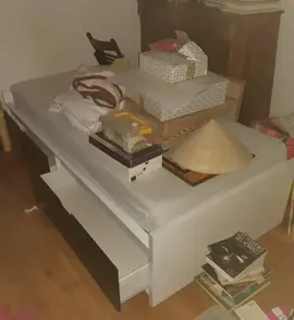 Matelas et lit FLAXA avec tiroirs + sommier LÖNSET de chez ikea 90 x 200cm