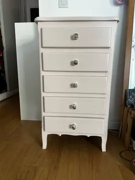 Commode à tiroirs rose pale
