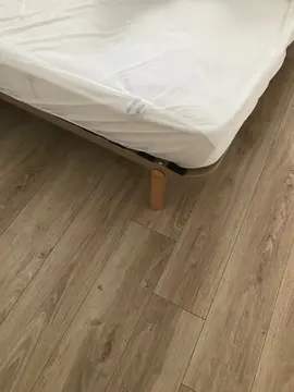 lit à lattes 160/200 avec matelas et protège matelas