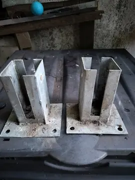 2 supports de poteaux