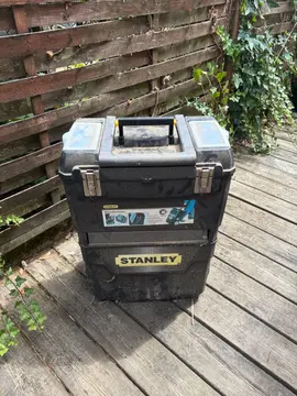 caisse à outils avec roulettes