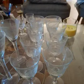 lot de verres à pieds et pastis