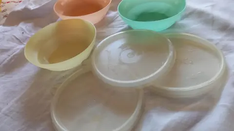 3 petite boites rondes TUPPERWARE