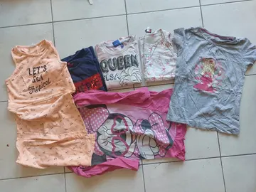 6 vêtements enfant fille taille 5 ans environ