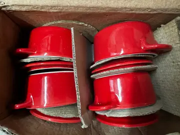 Lot de 4 cocottes rouges avec couvercle