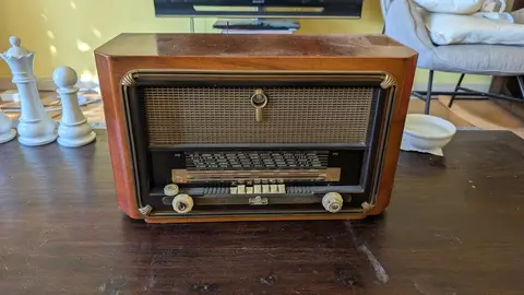 ancien poste de radio a lampe fonctionnel