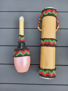 Maraca et bâton de pluie