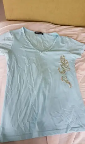 Tee-shirt bleu ciel