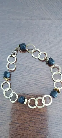 Bracelet doré et noir