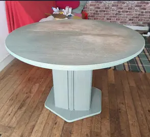 Table rond en bois