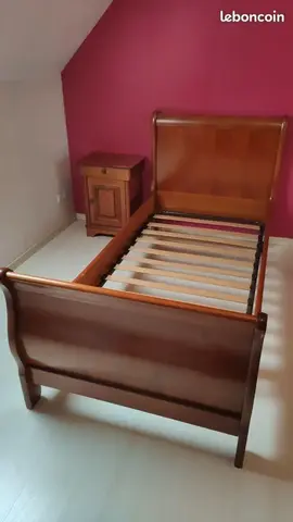 DONNE CHAMBRE MERISIER EN 80 AVEC LITERIE ET TABLE DE CHEVET