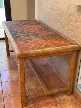 Table bois rustique, carrelée tommettes terre cuite losange.indemontable. 164 cm x 74 cm.