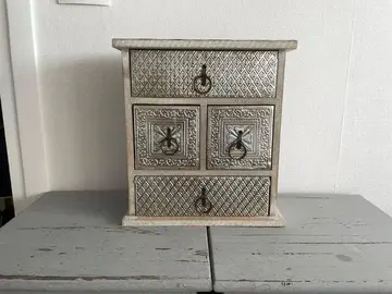 Petit rangement à tiroirs