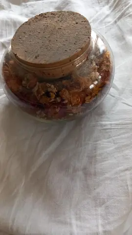 vase avec pot pourrit floral