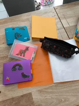 fourniture scolaire crayon classeur...