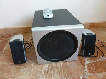 Enceintes Logitech avec caisson de basses