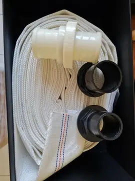 Tuyau d'incendie avec accessoires