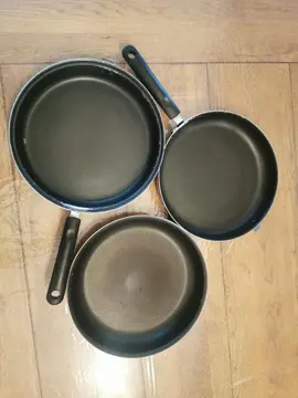 Lot de poêles