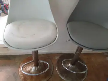 donne chaise qui remonte