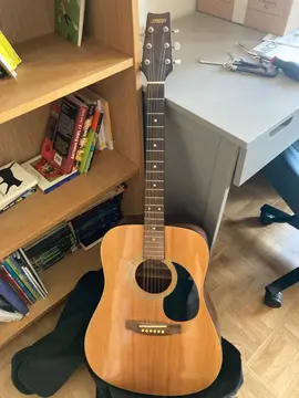 guitare acoustique Storm idéale pour débuter