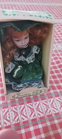 poupées en porcelaine