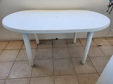 Table de jardin pvc blanc