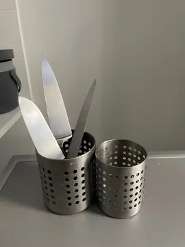 lot couteaux. aiguiseur et pot à couverts