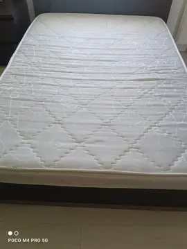 DON - Matelas 140 X 190 X 15 Don de MATELAS 2 places - pouvant encore bien servir AUCUNES taches D