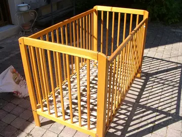 Lit enfant à barreaux