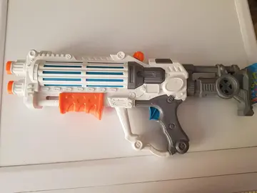 pistolet à eau neuf