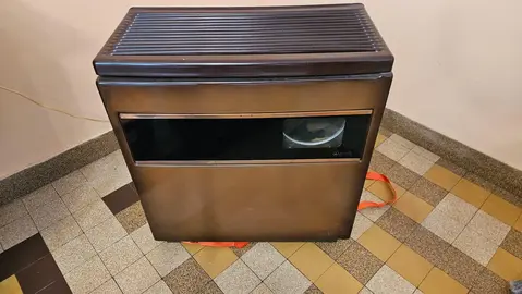 Poêle de 5,8 kW avec notice et tube d'évacuation.