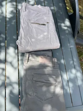 deux pantalon taille 36 le plus foncé l autre un 38