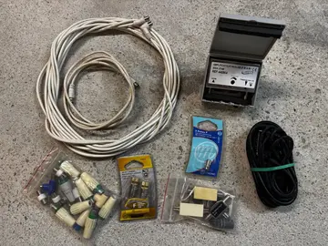 Lot de câbles et accessoires pour antenne / satellite
