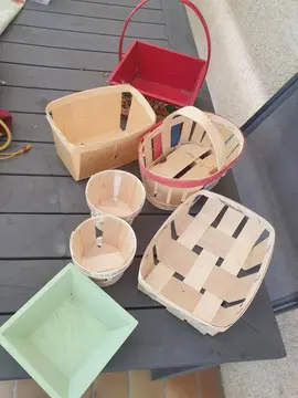 lot petits paniers en bois