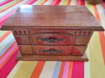 Boite à bijoux en bois