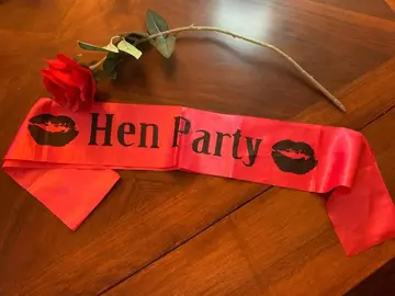 Écharpe pour enterrement de vie de jeune fille et fausse rose