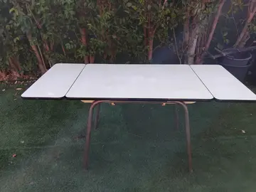 Donne table de cuisine en Formica des années 60-70