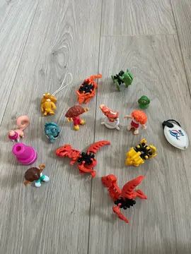 lots de petites figurines enfants