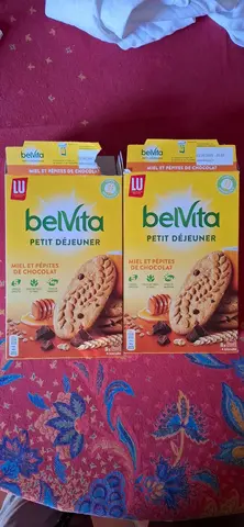 2 boîtes biscuits petit déjeuner Belvita