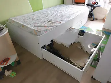 lit une place 90*190cm sans le matelas avec tiroirs