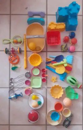 Jouets divers jeune enfant