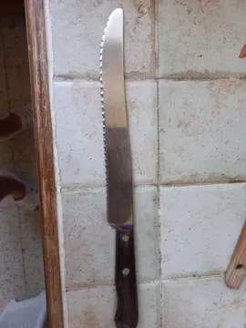 Couteau à pain manche en bois