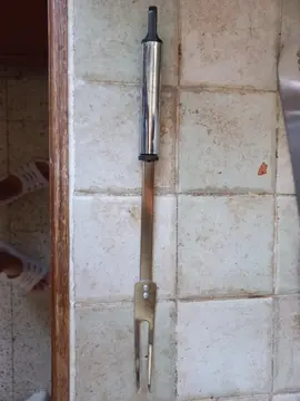 Pique à viande manche en métal