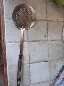 Passoire manche en métal