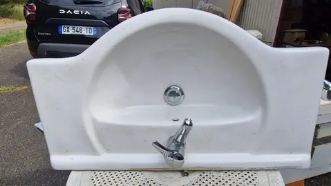 vasque à poser sur un meuble