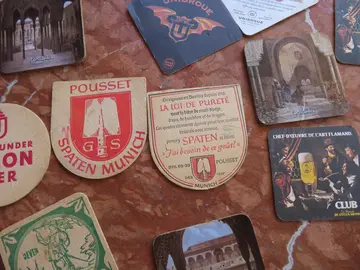Dessous de verres à bière.