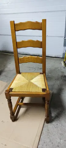 table bois avec ses 4 chaises