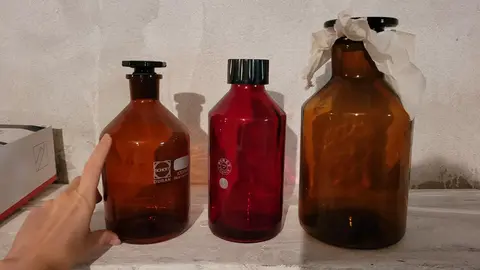 Bouteille en verre avec couvercle