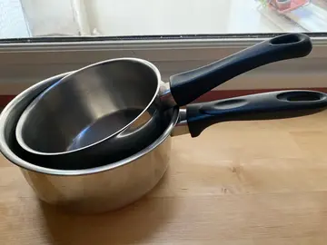 2 casseroles en inox